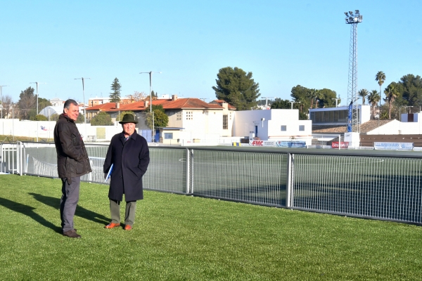 Tomares estrena nuevo campo de entrenamiento en el estadio municipal &quot;San Sebastián&quot;