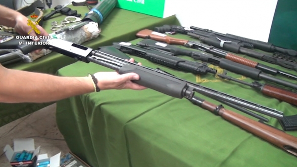 La Guardia Civil desmantela un importante depósito ilegal de armas y explosivos