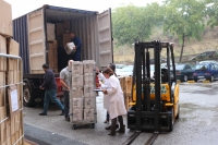El Hospital San Juan de Dios del Aljarafe completa el envío de un segundo contenedor con ayuda humanitaria para África