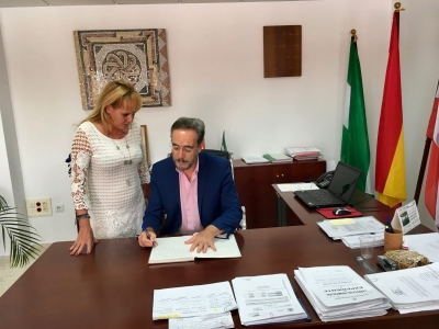 La Junta de Andalucía compra dos promociones de casas para no desahuciar a 58 familias de Santiponce