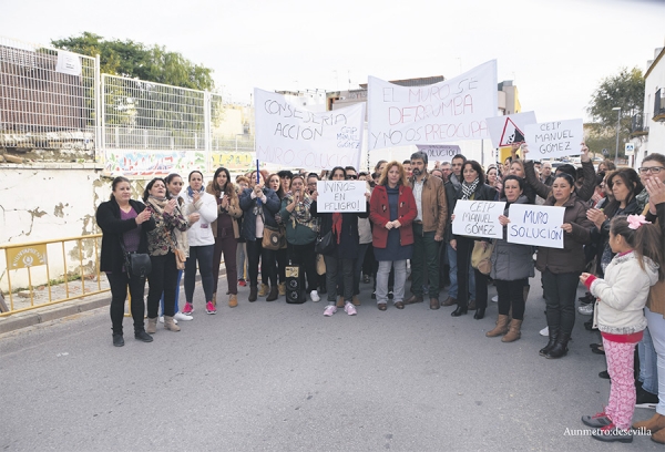 Los vecinos de Coria siguen movilizándose para protestar por el lamentable estado del colegio Manuel Gómez