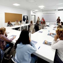El Ayuntamiento de Tomares inaugura el curso de conserje-recepcionista para mayores de 45 años