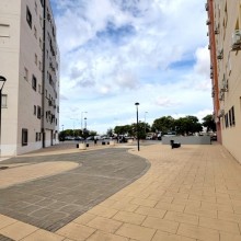 El Ayuntamiento de Tomares presta apoyo a las familias afectadas por el incendio del garaje de la Plaza de la Bruma