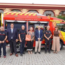 Surtruck entrega en la Diputación la autobomba urbana ligera fabricada para el parque de bomberos de Écija
