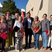 Los cuentos tradicionales unen a nietos y abuelas en Huévar del Aljarafe
