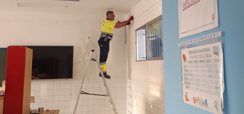 El Ayuntamiento de Huévar trabaja para tener a punto el colegio nuevo para el nuevo curso escolar