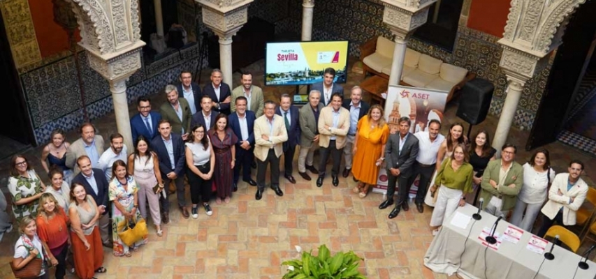 ASET presenta la tarjeta Sevilla Tuya, con ventajas turísticas para los sevillanos y los censados en la ciudad