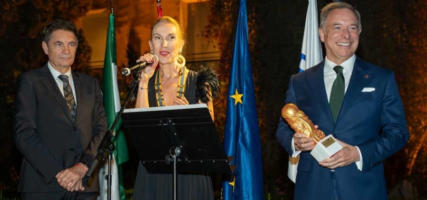 Manuel de la Cruz recibe el Premio al Espíritu Rotario 2026 en una gala que recauda fondos y firmas por las enfermedades raras