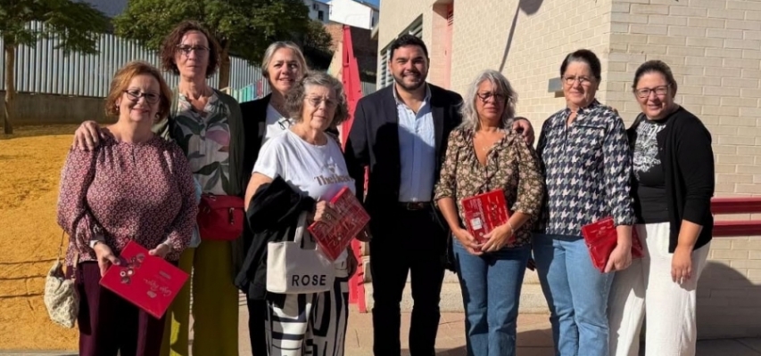 Los cuentos tradicionales unen a nietos y abuelas en Huévar del Aljarafe