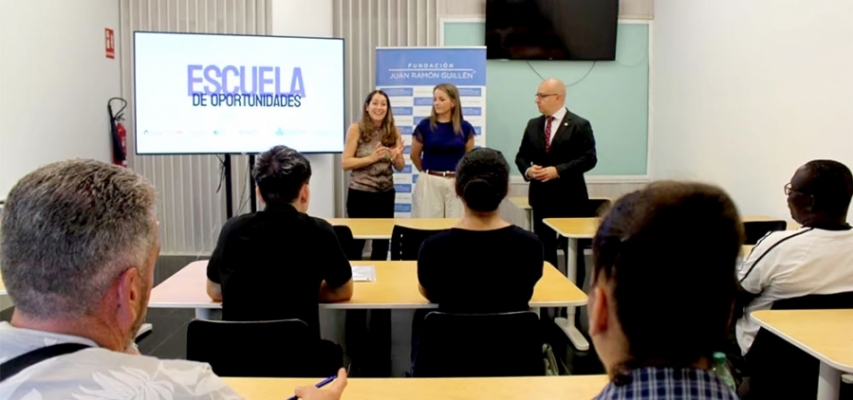 Ocho personas en situación de vulnerabilidad se forman en hostelería gracias a la alianza entre San Juan de Dios en Sevilla y la Fundación Juan Ramón Guillén