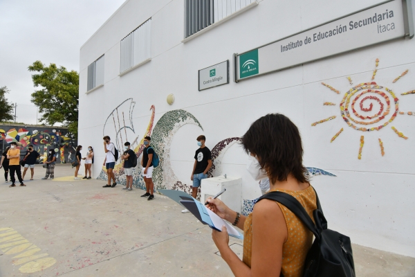 M&aacute;s de un millar y medio de alumnos de Secundaria comienzan un nuevo curso 2020/2021 en los institutos de Tomares
