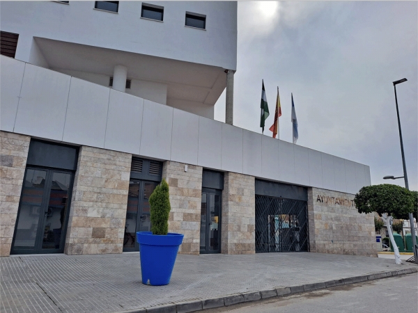 El alcalde de La Algaba pide a la Junta que rectifique las nuevas medidas ante el perjuicio que supone para la econom&iacute;a de la localidad