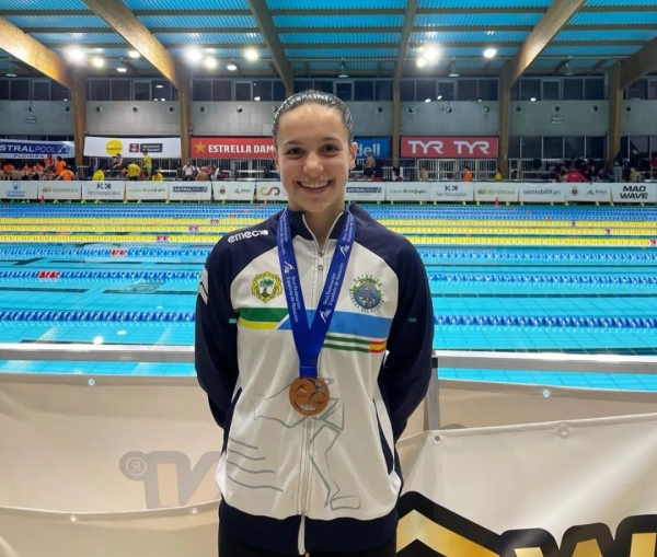 La nadadora del Club Nataci&oacute;n Mairena, &Aacute;ngela S&aacute;nchez, bronce sub20 en 200 estilos en el Campeonato de Espa&ntilde;a