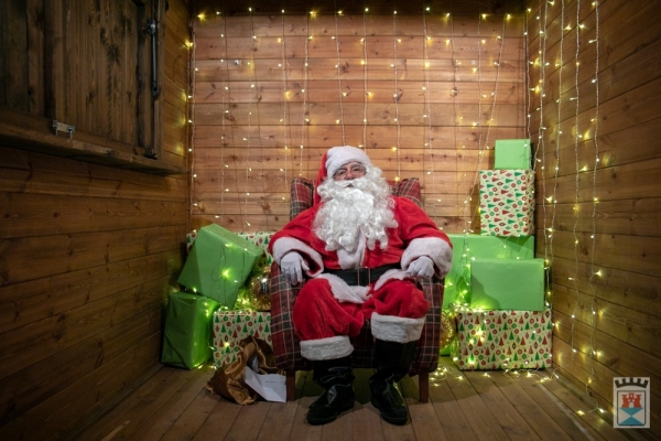 M&aacute;s de 350 personas visitan a Papa Noel en suprimer d&iacute;a en Castilleja de la Cuesta