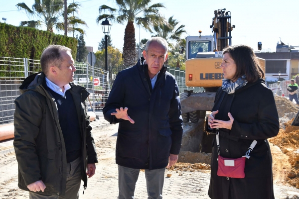 El ayuntamiento de Tomares reurbaniza integralmente la calle Vald&eacute;s Leal en las Almenas