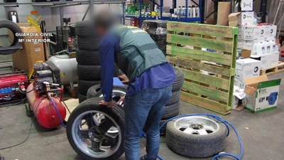 La Guardia Civil investiga a una empresa de distribuci&oacute;n y venta de neum&aacute;ticos