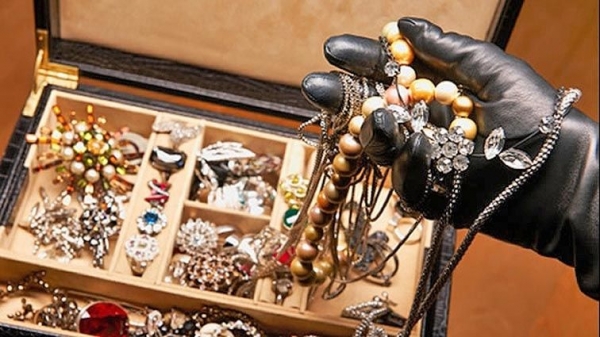 La Guardia Civil detiene en el Aljarafe a un grupo de personas dedicadas al robo y hurto de joyas