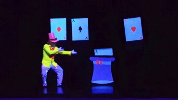 Se inaugura el espect&aacute;culo Blackonblack con el teatro negro El Principito.