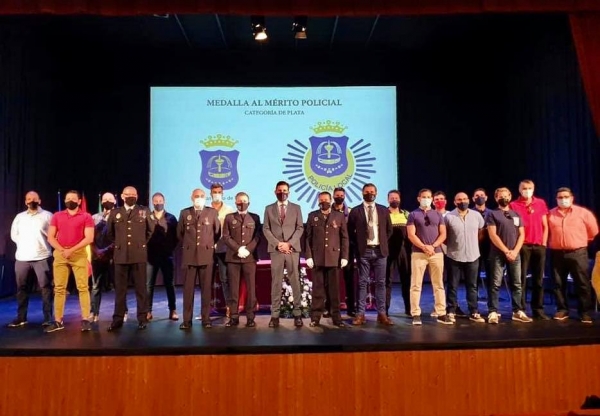 Medalla al m&eacute;rito policial para dos agentes de Pilas