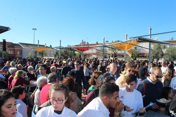 Gines conmemora el D&iacute;a de la Constituci&oacute;n con sus concursos de paellas, postres y dulces tradicionales