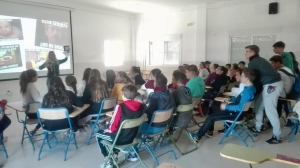 Un taller ense&ntilde;a a los j&oacute;venes de Villamanrique a hacer un buen uso de las Redes Sociales