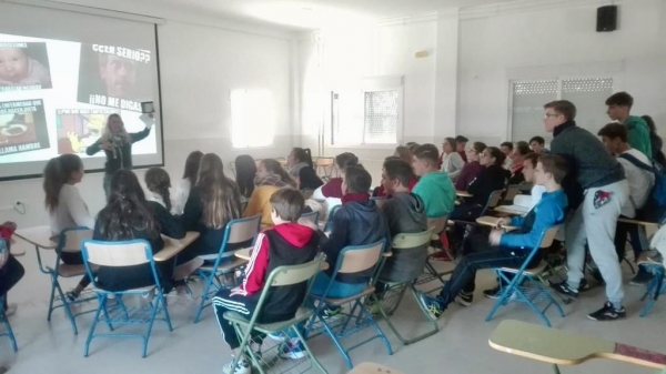 Un taller ense&ntilde;a a los j&oacute;venes de Villamanrique a hacer un buen uso de las Redes Sociales