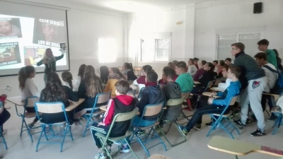 Un taller enseña a los jóvenes de Villamanrique a hacer un buen uso de las Redes Sociales