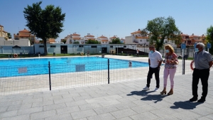 M&aacute;s de un millar de vecinos y vecinas disfrutan en julio de la piscina de verano, este a&ntilde;o con limitaci&oacute;n de aforo