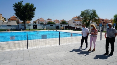 M&aacute;s de un millar de vecinos y vecinas disfrutan en julio de la piscina de verano, este a&ntilde;o con limitaci&oacute;n de aforo