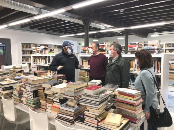 Tomares lucha contra el coronavirus con un plan de desinfecci&oacute;n y limpieza las 24 horas del d&iacute;a