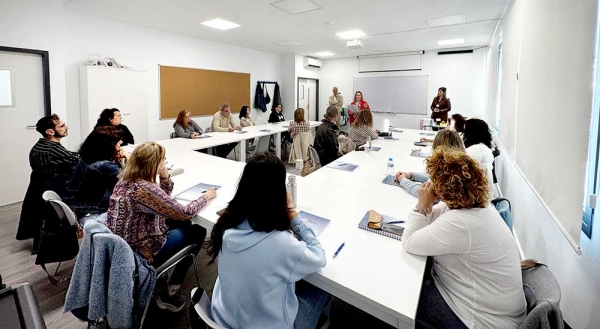 El Ayuntamiento de Tomares inaugura el curso de conserje-recepcionista para mayores de 45 a&ntilde;os