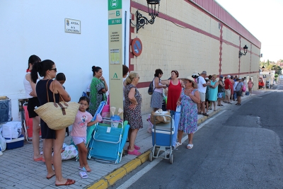 M&aacute;s de un centenar de ginenses pusieron rumbo a la playa de &lsquo;El Palmar&rsquo; gracias a &lsquo;Los jueves al Sol&rsquo; 2024