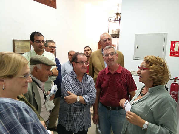 Villanueva del Ariscal abre una exposición de documentos históricos de la localidad
