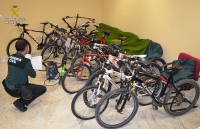 La Guardia Civil de Gines detiene a dos ladrones de bicicletas de alta gama