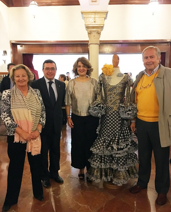 Las dise&ntilde;adoras Mari Carmen Cruz y Pastalina celebran un desfile ben&eacute;fico en El Mercantil