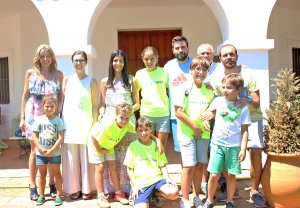 Los j&oacute;venes del Campamento Sunset Campus de Aroche han sido recibidos por la Concejal de lo social