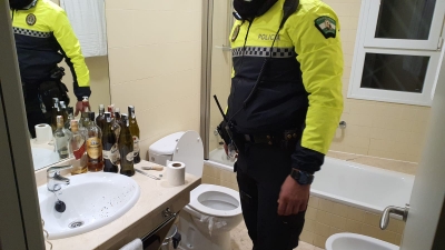 La Polic&iacute;a local de Bormujos denuncia a 16 personas por una fiesta ilegal en una habitaci&oacute;n de un hotel
