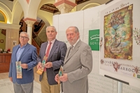 El presidente de la Diputación y el alcalde de Olivares muestran el cartel que protagoniza la XVII edición de &#039;Olivares Barroco&#039;