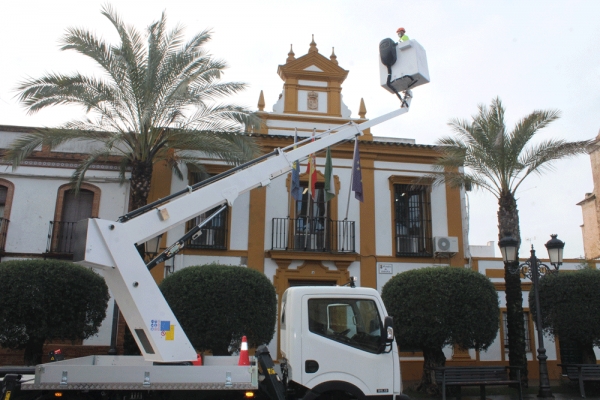 El Ayuntamiento de Gines adquiere  un nuevo veh&iacute;culo para la  realizaci&oacute;n de trabajos en altura