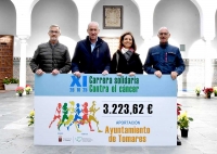 El Ayuntamiento de Tomares entrega lo recaudado en la XI Carrera Solidaria a la Asociaci&oacute;n Espa&ntilde;ola Contra el C&aacute;ncer