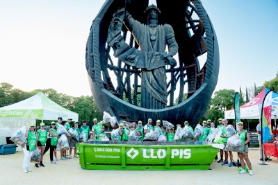 La &ldquo;patrulla verde&rdquo; de Grupo Llopis recoge 3.000 kilos de basura en la ribera del Guadalquivir