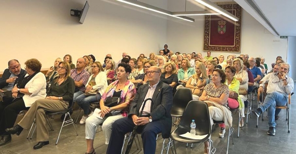 Tomares ofrece hoy, martes 9 de enero, la conferencia 'Despertar con una sonrisa'