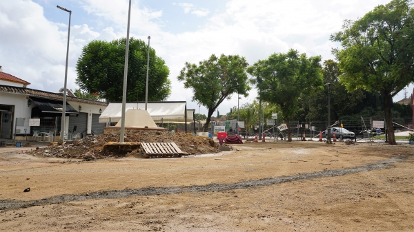 Contin&uacute;an avanzando las obras en la Plaza de los Hermanos Maristas de Castilleja de la Cuesta