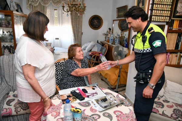El ayuntamiento de Tomares activa un a&ntilde;o m&aacute;s la campa&ntilde;a contra el calor para velar por la salud de los mayores