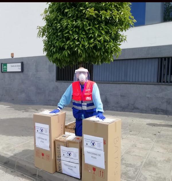 Varias empresas tapiceras de Pilas elaboran mascarillas para el personal sanitario