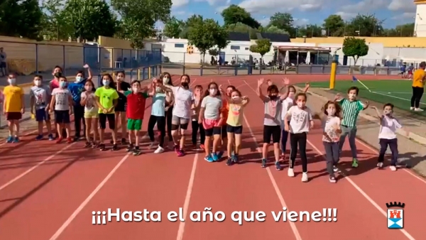 M&aacute;s de un millar de vecinos y vecinas que participan en las escuelas de invierno hoy despiden temporada