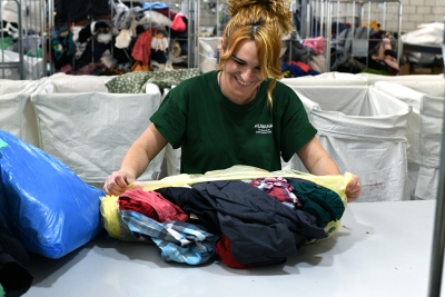 CC AireSur entrega a Fundaci&oacute;n Humana m&aacute;s de 8 toneladas de ropa para darle una nueva vida