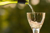 El vino espumoso y la manera correcta  de servirlo