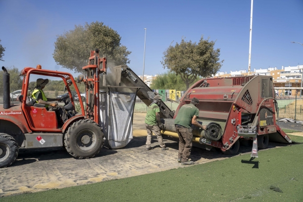 El Ayuntamiento de Mairena inicia la renovaci&oacute;n del campo de rugby de Los Alcores