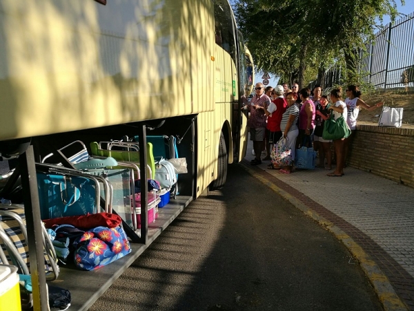 EL AYUNTAMIENTO DE CASTILLEJA DE LA CUESTA FACILITA A LOS VECINOS UN SERVICIO DE AUTOB&Uacute;S PARA SALIDAS A LAS PLAYAS DE HUELVA